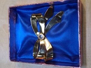 Vintage Gold Tone Bow Brooch Likely From The 1940s By The Maker Coro Lions Charm